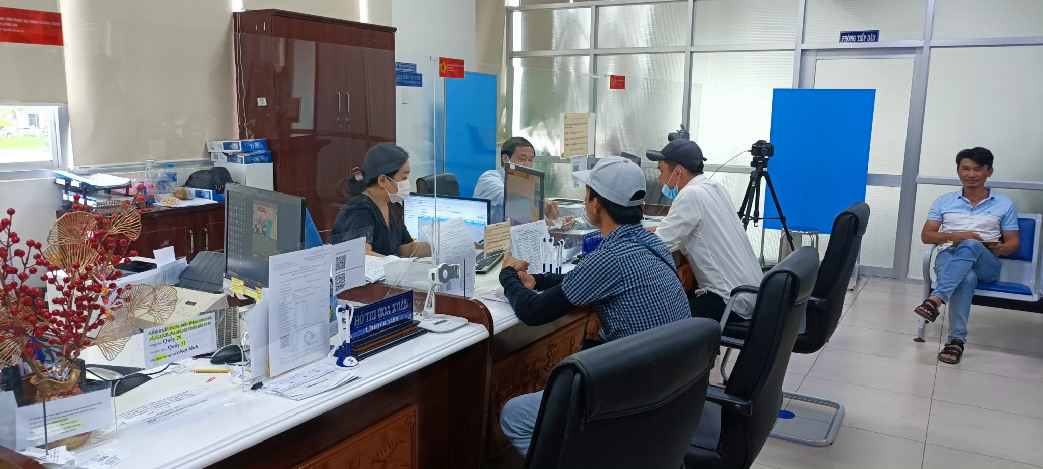 paperwork-at-the-government-office