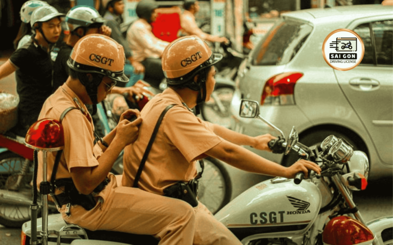 Vietnamese-police-officers