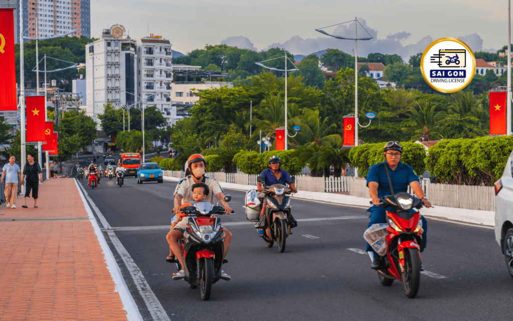 motorbike-traffic-driving-in-vietnam